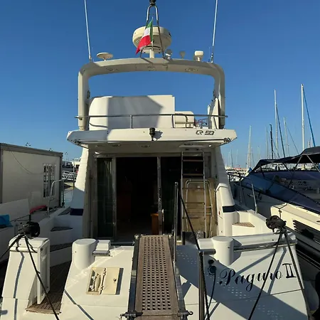 Båthotell Yacht *